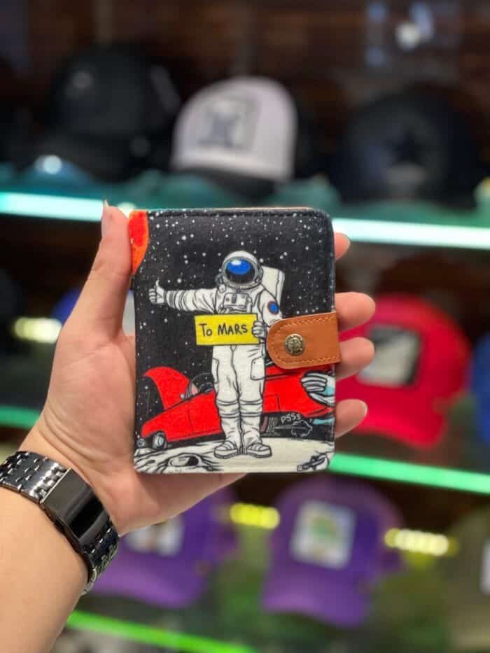 DE0367E7-5C18-46A8-B296-CE0FFF107C9A کیف پول طرح دار - Image 1